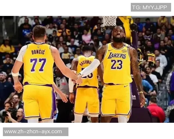 热火与湖人激战正酣大比分对决引发球迷热议与期待